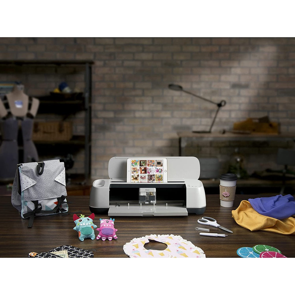 Cricut Maker Champagne + Bundle
